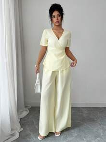 Elenzga 女士浅黄色波浪纹理V领系带短袖衬衫搭配直筒裤两件套，优雅精致，适合情人节、复活节、劳动节、生日、约会、派对、正式场合、教师装、旅行、街头风、春夏穿着。 - 淡黃色 - 查看 4