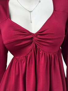 Sweetra Kaos Lengan Panjang Seksi Slim Fit dengan Desain V-Neck Model Twist Terbaru untuk Musim Semi/Panas - Burgundy - View 4
