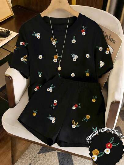 Resyla 2pcs/Set Women Floral Embroidered Casual T-Shirt And Shorts