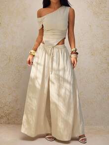 SHEIN PETITE 2026春夏新款音乐节、复活节、圣帕特里克节、西部风、游牧风、生日派对、毕业典礼、学院风、学生装、日常休闲、百搭、休闲、邮轮旅行、海滩、日光浴、爆款、街头风、婚礼宾客波西米亚风、通勤、早午餐、机场穿搭杏色不对称肩部褶皱弧形下摆露脐上衣和带口袋的阔腿裤两件套纹理面料套装 - 杏色 - 查看 3