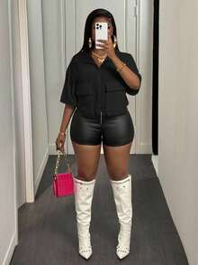Slaydiva Blusa feminina plus size casual branca com gola polo, manga curta e bolsos, modelo A. Blusa feminina casual branca com ombros caídos, manga curta e bolsos, ideal para primavera/verão. Perfeita para o dia a dia. - Preto - Ver 5