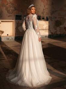 Aureia Váy cưới cỡ lớn, thanh lịch, lãng mạn màu trắng với tay áo 3D bằng vải lưới, ren thêu thủ công, chất liệu satin, dáng chữ A, lưng xuyên thấu gợi cảm, thích hợp cho đám cưới. - trắng - Xem 4