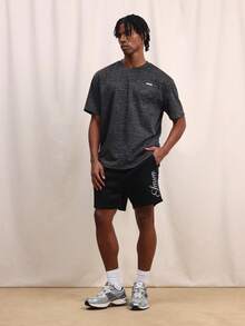 SUMWON Quần short nam nhẹ, kiểu dáng thường ngày, có họa tiết in logo bên hông, cạp chun điều chỉnh, thích hợp cho mùa hè. - màu đen - Xem 3