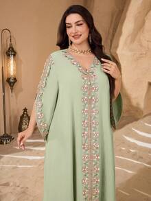 Al Najma Plus Size Solid Color Lace Trim Women Turkish Long Tunic, Arabic Traditional Maxi Dress - Green - View 3