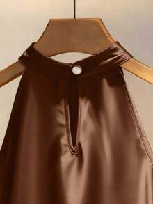 Franclia 女士优雅立领镂空纽扣无袖休闲背心，百搭夏季服装，青铜色缎面上衣，棕色优雅上衣，棕色吊带上衣，棕色缎面上衣，巧克力棕色上衣，巧克力棕色丝绸上衣，棕色优雅衬衫，缎面褶皱上衣，棕色缎面吊带上衣，吊带领上衣，女士丝绸上衣，优雅正式上衣，女士缎面吊带上衣，女士服装上衣，优雅女士上衣，晚宴精致上衣，女士奢华连衣裙，女士缎面连衣裙，女士优雅晚宴连衣裙 - 棕色 - 查看 3