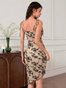 EastFlair 女士优雅印花不对称下摆修身中长吊带连衣裙，夏季 - 杏色 - 查看 3