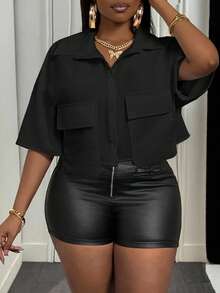 Slaydiva Blusa feminina plus size casual branca com gola polo, manga curta e bolsos, modelo A. Blusa feminina casual branca com ombros caídos, manga curta e bolsos, ideal para primavera/verão. Perfeita para o dia a dia. - Preto - Ver 2