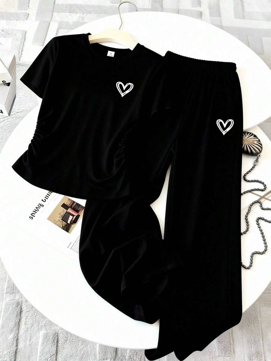 SHEIN ChillGRL 少女两件套：修身圆领短袖T恤和高腰阔腿裤，弹力针织面料，心形印花装饰，适合春夏休闲穿着。 - 黑色 - 查看 1