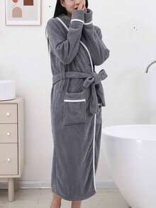 1 buah Jubah Mandi Lembut Kasual untuk Wanita dengan Trim Kontras dan Hem Panjang, Pakaian Santai Musim Panas, Pakaian Rumah Ringan, Dekorasi Kamar Mandi Pernikahan - Light Grey - View 5