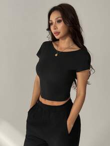 SHEIN PETITE Camiseta corta de mujer de unicolor, cuello de pico, manga corta y ajustada - Negro - Ver 4
