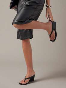 Hauture 魅力女士黑色人字坡跟凉鞋，方头设计，春夏时尚假日鞋款 - 黑色 - 查看 5