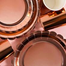 玫瑰金花瓣一次性餐盘、餐巾纸和杯子套装，可供20位客人使用。这款一次性派对用品套装（包括餐盘、餐巾纸和杯子）非常适合生日派对、婚礼和家庭野餐。 - 查看 6