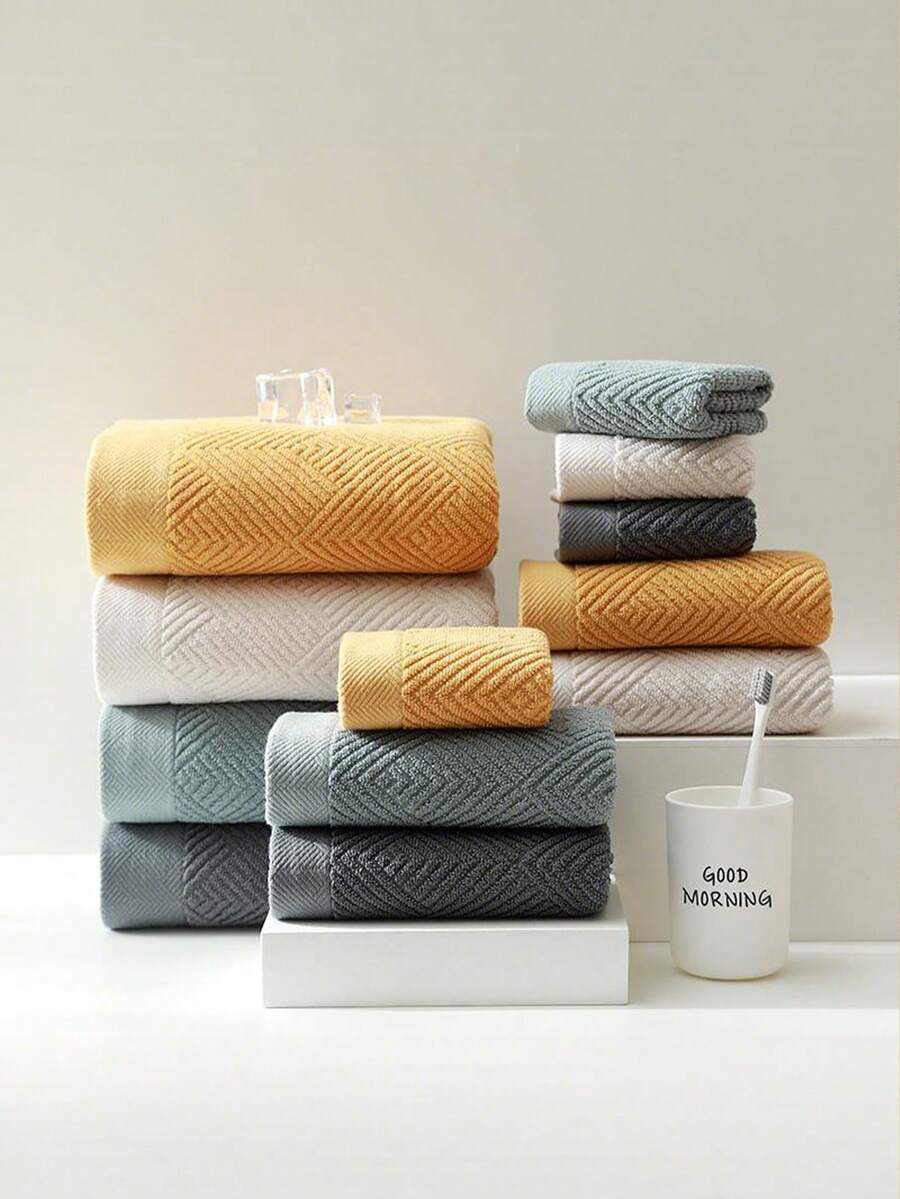 1条现代简约纯棉家用多用途白色毛巾/浴巾,男女通用,情侣款,亲肤速干吸水,适用于浴室、客厅、厨房、卧室。是送给父母和朋友的绝佳日常礼物。尺寸:34*34英寸方形毛巾或70*140英寸大浴巾。 - 彩色 - 查看 1