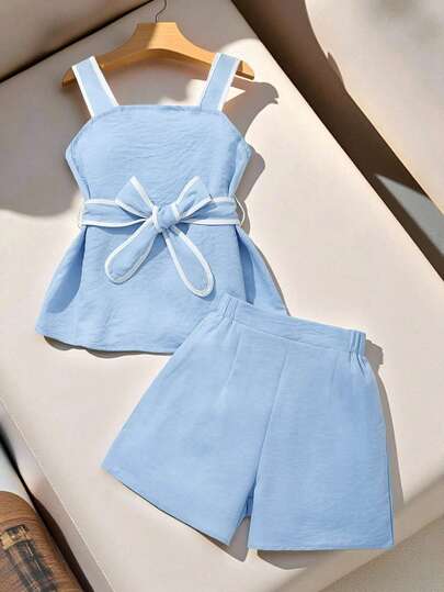 少女T恤套装，少女黑色时尚吊带背心套装，白色滚边，腰带设计，搭配短裤，简约通勤风，适合夏季穿着