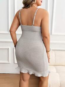 SHEIN 孕妇加大码条纹扭结镂空性感吊带连衣裙 - 杏色 - 查看 2