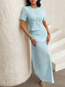 Modelyn Bộ đồ 2 món dành cho nữ: áo khoác ngắn tay màu hồng có họa tiết và chân váy xếp ly. - Màu xanh nhạt - Xem 4