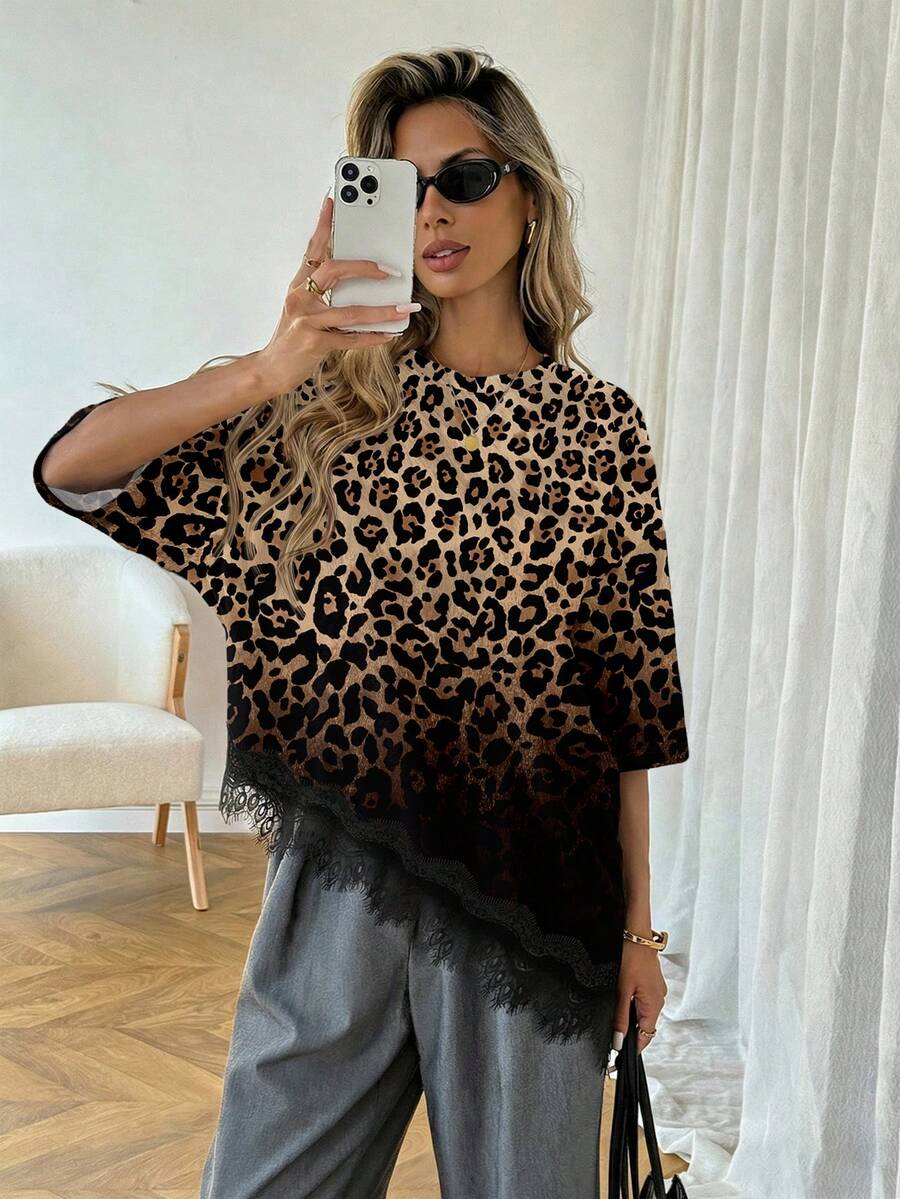 SHEIN LUNE 女士优雅黑色T恤，渐变豹纹印花，蕾丝不对称下摆 - 春夏度假风，完美适用于海滩、邮轮、约会、派对、办公室、音乐节、西部风情节、春假、海岛女孩复古海滨风、浪漫度假氛围、婚礼宾客、城市旅行及优雅假日装扮 - 彩色 - 查看 1