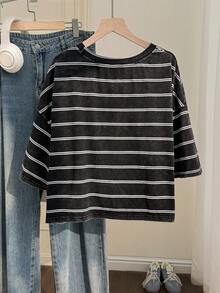 SHEIN EZwear 大码休闲短袖T恤，3D立体花卉刺绣，水洗棉，春夏宽松版型，半袖条纹上衣，休闲女式棉质上衣，女士衬衫，新款条纹T恤 - 灰色 - 查看 2