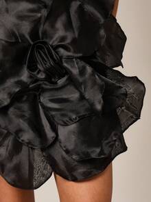 AiiRZ 女士黑色缎面欧根纱花朵多穿式上衣或迷你裙，荷叶边下摆，系带腰身，适合晚宴派对，优雅短款，充满女性魅力 - 黑色 - 查看 9