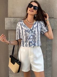 Solivie 女士度假碎花荷叶边系带短袖衬衫 - 藍白色 - 查看 3