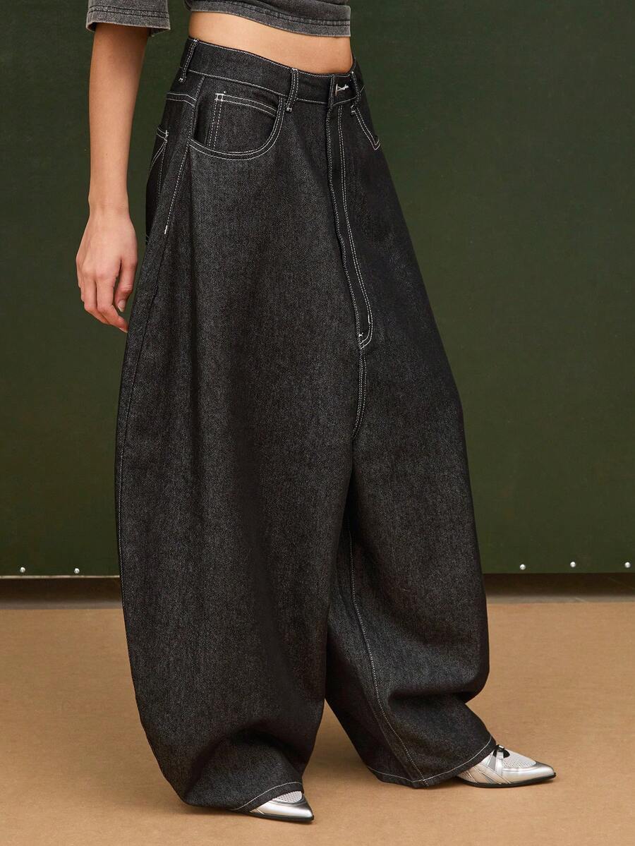 COUREZ Low Rise Extreme Balloon Jeans In Rinse Indigo Wash With Contrasting Stitching / Y2K Summer Clothes For Women Summer Outfits For Women Black Jeans Oversized Jeans Festival Outfits Concert Outfits Spring Outfits For Women - Black - View 1