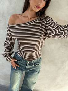 Aloruh 女士百搭复古棕色舒适条纹不对称领性感优雅浪漫T恤，适合外出、街头风、机场穿搭，时尚别致 - 彩色 - 查看 6