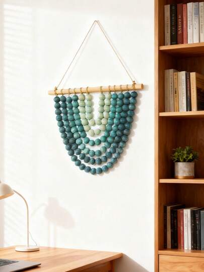 1件蓝色渐变木珠吊饰，家居及民宿装饰，北欧风格黄麻绳木珠壁挂，适用于客厅、宿舍、公寓、卧室等家居装饰，美观大方。