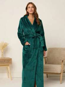 This Long, Collared Flannel Bathrobe With Fleece Lining Is Perfect For Autumn And Winter. It's Soft, Luxurious, Stylish, Elegant, And Charming. - Green - View 2