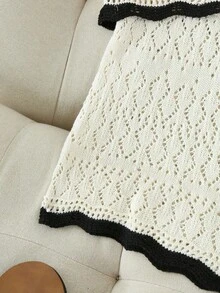 SHEIN Franclia Thiết kế mới, tối giản, mang đến cảm giác nghỉ hè thanh lịch, áo hai dây gợi cảm với cổ áo lượn sóng, ôm sát tôn dáng, phối màu tương phản, không tay, thích hợp cho kỳ nghỉ biển, bộ đồ hai mảnh dành cho nữ. - Kem - Xem 4