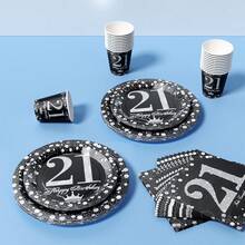 黑色背景21岁生日星空主题一次性餐盘、餐巾纸和杯子套装，可供8位客人使用。这款一次性派对用品套装（包括餐盘、餐巾纸和杯子）非常适合生日派对、婚礼和家庭野餐。 - 查看 4