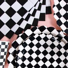 黑白格子花瓣图案一次性餐盘、餐巾纸和杯子套装，可供20位客人使用。这款一次性派对用品套装（包括餐盘、餐巾纸和杯子）非常适合生日派对、婚礼和家庭野餐。 - 查看 5