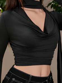 Bris Aura Atasan Wanita Minimalis Elegan Lengan Panjang dengan Kerah Berlipat dan Potongan Slim-Fit - Hitam - View 4