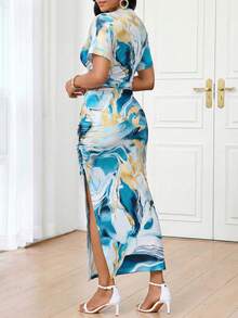 SHEIN Lady Bộ 2 món dành cho nữ: Áo crop top tay ngắn in họa tiết đá cẩm thạch và chân váy mini xẻ tà bên hông. - Nhiều màu - Xem 2