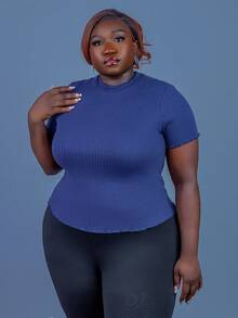 CurvyTilda T-shirt casual de verão para mulher plus size, cor lisa, gola redonda, manga curta, canelada - Azul marinho - Ver 5