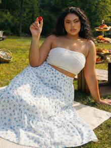 SHEIN CURVE+ Falda casual de vacaciones para mujer con estampado floral, cintura elástica y volantes en el bajo - Azul y blanco - Ver 1