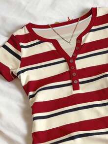 EMERY ROSE Striped Digital Print Fashionable Minimalist V-Neck Short Sleeve T-Shirt, Gift For Friends - Multicolor - View 3