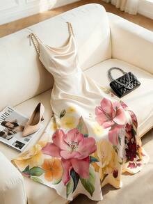 Franclia 优雅的露肩无肩带连衣裙，饰有串珠，非常适合度假穿着。这款连衣裙采用大朵花卉印花，是春夏浪漫花卉女士休闲连衣裙、优雅女士连衣裙、夏季连衣裙、派对连衣裙、优雅派对连衣裙、沙滩连衣裙、婚礼派对连衣裙、婚纱、优雅女士连衣裙、度假连衣裙、正式女士连衣裙、乡村连衣裙、花卉连衣裙、女士夏季花卉连衣裙、女士沙滩连衣裙、女士夏季连衣裙、女士春季连衣裙等多种款式。 - 彩色 - 查看 6