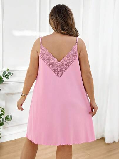 SHEIN CURVE+ Curve 尺码 US22 音乐节、海滨度假、波西米亚风女士撞色蕾丝优雅背心连衣裙、性感吊带蕾丝拼接连衣裙