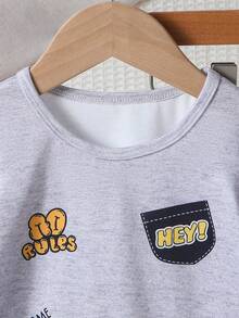 SHEIN Playful Pals 两件套幼儿男童标语印花白色针织短袖T恤搭配黑色梭织工装裤套装，时尚休闲，适合夏季日常、户外、旅行穿着。 - 灰色 - 查看 7