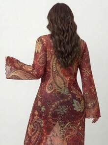 Enliva Blusa de estilo retro bohemio y sexy para vacaciones y festivales de música, de talla grande. Blusa roja con estampado de paisley, lazo delantero y mangas acampanadas de malla transparente en escote en V. Blusa de invierno para siluetas redondeadas y en forma de manzana. - Rojo - Ver 2