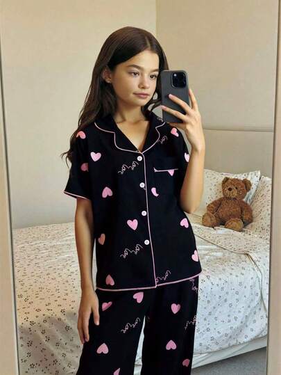 女童粉色爱心和情书印花短袖上衣和裤子套装，休闲舒适睡衣