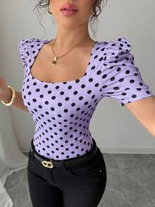 Camiseta de manga corta elegante, sexy y casual para mujer, con cuello de diamante en el hombro regular, manga de pétalo, puño fruncido, estampado de lunares blancos y negros, silueta ajustada, adecuada para vacaciones - Multicolor 2 - Ver 4