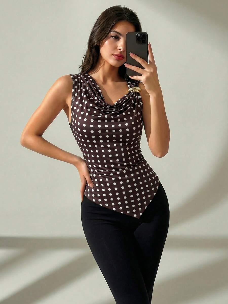 RiviMae 深V领性感金属扣腰部褶皱不对称金属装饰肩带无袖棕色波点连体衣 - 棕色 - 查看 1