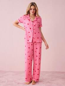Bonmuse Conjunto de pijama rosa para mujer con top de manga corta con cuello de bolsillo y estampado de corazones & letras & pantalones, para el Día de San Valentín en verano - Rosa Fucsia - Ver 1