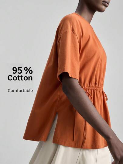 Ontre 女士舒适亲肤高品质弹力面料，宽松版型，圆领，落肩设计，中袖，前部抽绳褶皱装饰设计，时尚度假休闲风，低调复古韵味，高端邮轮服饰，中东简约奢华感，百搭必备，商务休闲，都市通勤，高品质机场时尚，季节百搭连衣裙，度假系列女士T恤