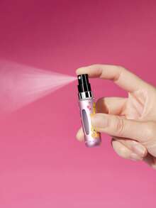 LOONEY TUNES X SHEIN 5毫升/0.2盎司粉色可灌装香水喷雾瓶，底部灌装，按压式，迷你便携化妆品瓶，带可视窗口的液体灌装瓶，方便旅行和飞机携带，配有樱桃吊坠，可挂在包包或钥匙链上。 - 粉色 - 查看 7