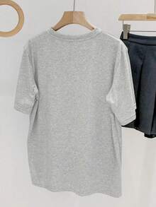 女士圆领樱桃刺绣T恤 - 圆领休闲上衣 - 轻薄T恤，适合所有季节 - 黑色 - 查看 2