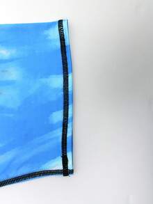 Manfinity Swimmode Camiseta de protección solar con cuello redondo y estampado gráfico para hombre, ropa casual de playa y vacaciones, ropa de crucero, camisa de surf con efecto tie-dye para hombre - Azul - Ver 5