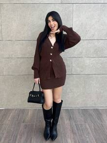 Hitanina 女士新款秋冬百搭日常穿搭落肩收腰针织开衫V领长款落肩修身迷你裙两件套，复古风格针织套装 - 咖啡棕 - 查看 5