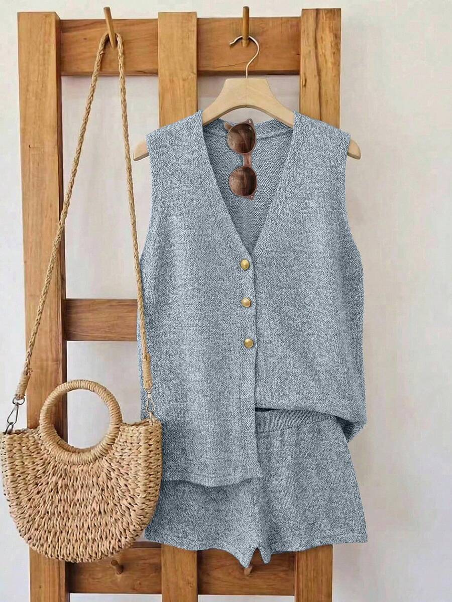GlowEve Bộ 2 món gồm áo vest cổ chữ V cài cúc phía trước và quần short, kiểu dáng thường ngày, chất liệu vải dệt kim. - Màu xanh nhạt - Xem 1